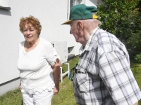 Liivi Aarma autogrammitund Raekülas Aarmate koduhoovil. Foto: Urmas Saard / Külauudised