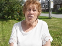 Liivi Aarma autogrammitund Raekülas Aarmate koduhoovil. Foto: Urmas Saard / Külauudised