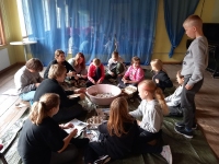 Loovusprojekt “Naksitralli ehk Kirssidega kõigile!” Foto: projektis osalenu