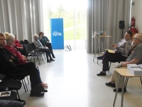 Luulekogumiku „Versioon 7.0” esitlusel Pärnu Keskraamatukogus. Foto: Urmas Saard / Külauudised