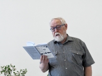 Luulekogumiku „Versioon 7.0” esitlusel Pärnu Keskraamatukogus. Foto: Urmas Saard / Külauudised