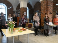 Malle Erendi isikunäituse avapäeval Pärnu kolledži raamatukogus. Foto: Urmas Saard / Külauudised