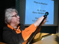 Marju Kõivupuu Pärnu Tervise konverentsikeskuses väärikatele loengut pidamas. Foto: Urmas Saard / Külauudised