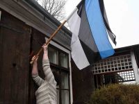 Lipud märtsiküüditamise päeval Sindis. Foto: Urmas Saard / Külauudised
