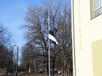Lipud märtsiküüditamise päeval Sindis. Foto: Urmas Saard / Külauudised