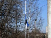 Lipud märtsiküüditamise päeval Sindis. Foto: Urmas Saard / Külauudised