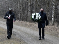 Märtsiküüditamise päeval Pärnu Leinapargis. Foto: Urmas Saard / Külauudised