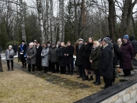 Märtsipommitamise ohvrite mälestuspäeval Tallinna Siselinna kalmistul. Foto: Urmas Saard / Külauudised