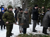 Metsavennad Kose kirikus ja kalmistul. Foto: Urmas Saard / Külauudised
