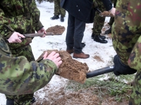 Metsavennad Kose kirikus ja kalmistul. Foto: Urmas Saard / Külauudised