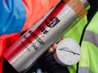 Nurgakivi asetamine Pärnu jõge ületavale uuele Pärnu autosillale. Foto: Arbo Rae