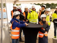 Nurgakivi panekul Saku uuele koolimajale. Foto: Oleg Hartchenko (XO Foto)