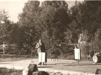 Muuseumi loomise idee algataja Heino Lääne kõnelemas avapeol 1971. aastal. Foto: Paduvere talumuuseumi kogu