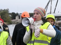 Pärnu Kammerkoor rahvusvahelisel muusikapäeval ehitusjärgus Pärnu autosilla juures. Foto: Urmas Saard / Külauudised