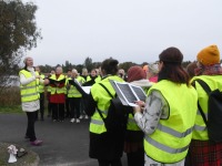 Pärnu Kammerkoor rahvusvahelisel muusikapäeval ehitusjärgus Pärnu autosilla juures. Foto: Urmas Saard / Külauudised