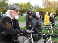 Pärnu Kammerkoor rahvusvahelisel muusikapäeval ehitusjärgus Pärnu autosilla juures. Foto: Urmas Saard / Külauudised