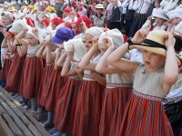 Pärnumaa Mudilaste Laulu- ja Tantsupidu Vallikäärus. Foto: Urmas Saard / Külauudised