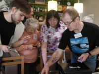 Pastakakogujad Pärnus Joonase kohvikus. Foto: Urmas Saard / Külauudised