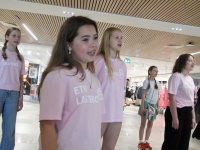 Piedmont East Bay Children’s Choir Californiast saab Tallinna D-terminalis sooja vastuvõtu osaliseks. Foto: Urmas Saard / Külauudised