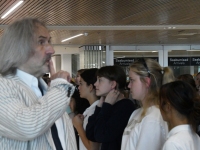 Piedmont East Bay Children’s Choir Californiast saab Tallinna D-terminalis sooja vastuvõtu osaliseks. Foto: Urmas Saard / Külauudised
