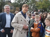 032 President Kersti Kaljulaid Iseseisvuse väljakul. Foto: Urmas Saard / Külauudised