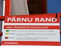 002 Punane lipp Pärnu keskrannas hoiatab sinivetikate eest. Foto: Urmas Saard