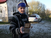 Punase Risti Pärnumaa seltsi inimesed Türgi paisjärve lähedal Paikusel. Foto: Urmas Saard / Külauudised