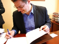 Raamatu „Sindi elu piltides” esitlusele eeln ja esitluse pä aastal 2013. Foto: Urmas Saard Külauudised