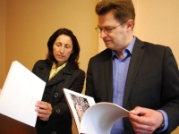 Raamatu „Sindi elu piltides” esitlusele eeln ja esitluse pä aastal 2013. Foto: Urmas Saard Külauudised