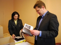 Raamatu „Sindi elu piltides” esitlusele eeln ja esitluse pä aastal 2013. Foto: Urmas Saard Külauudised