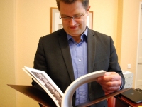 Raamatu „Sindi elu piltides” esitlusele eeln ja esitluse pä aastal 2013. Foto: Urmas Saard Külauudised