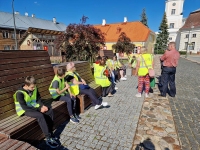 Raeküla kogukonna seltskonnaga vaheldumisi nii Eesti kui Läti poolel. Foto: reisil osalenu / Raeküla Vanakooli keskus