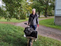 Raeküla Vanakooli keskuse huvikooli loodusring sügisetuleku ootel. Foto: Urmas Saard / Külauudised