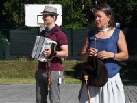 Rahva tants XXIX Viljandi pärimusmuusika festivali laupäeva hommikul Viljandi rannas. Foto: Urmas Saard / Külauudised