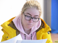 Sindi gümnaasiumi näiterühm valmistub lipu päeva tähistamiseks. Juhendab Chätlyn Parts, Sindi gümnaasiumi vilistlane ja lipu seltsi liige.Foto: Urmas Saard / Külauudised