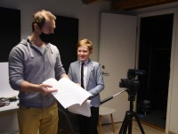 Sindi gümnaasiumis valmib Tartu rahu 101. aastapäeva tähistav videosalvestus. Foto: Urmas Saard / Külauudised