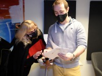 Sindi gümnaasiumis valmib Tartu rahu 101. aastapäeva tähistav videosalvestus. Foto: Urmas Saard / Külauudised
