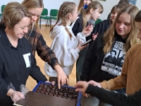 Sindi jõudis fotodel leedulaste juurde. Foto: Külauudised  