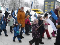 Sindi lasteaed Eesti Vabariigi 105. aastapäeva tähistamas. Foto: Urmas Saard / Külauudised