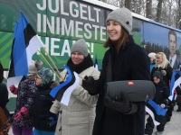 Sindi lasteaed Eesti Vabariigi 105. aastapäeva tähistamas. Foto: Urmas Saard / Külauudised