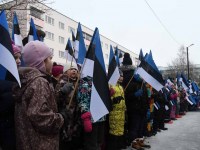 Sindi lasteaed tähistab Eesti Vabariigi 104. aasstapäeva. Foto: Urmas Saard / Külauudised