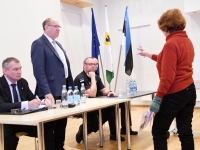 012 Siseministriga kohtumine Pärnu riigimajas. Foto Urmas Saard