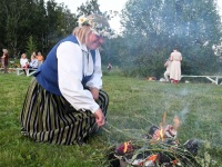 Piia Karro-Selg. Suvine pööripäev Raekülas. Foto: Urmas Saard / Külauudised