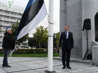 Taasiseseisvusepäeva hommikul Iseseisvuse väljakul. Foto: Urmas Saard / Külauudised