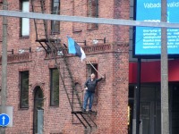 Taasiseseisvusepäeva hommikul Pärnus lippu heiskamas. Foto: Urmas Saard / Külauudised