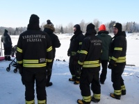 Talvisel energiliste elamuste perepä Sindi ujulas. Foto: Urmas Saard / Külauudised