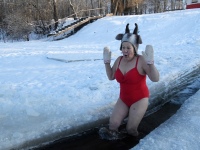 Talvisel energiliste elamuste perepä Sindi ujulas. Foto: Urmas Saard / Külauudised