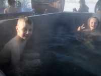 Talvisel energiliste elamuste perepä Sindi ujulas. Foto: Urmas Saard / Külauudised