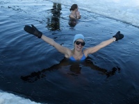 Talvisel energiliste elamuste perepä Sindi ujulas. Foto: Urmas Saard / Külauudised