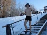 Talvisel energiliste elamuste perepä Sindi ujulas. Foto: Urmas Saard / Külauudised